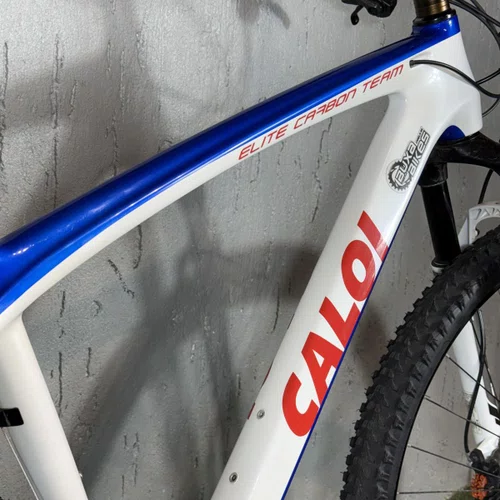 BICICLETA CALOI CARBON TEAM XTR 22V BRANCA/AZUL TAM L