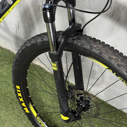 BICICLETA OGGI BIG WHEEL 7.2 2019 SHIMANO 18V PTO/AMR TAM 19