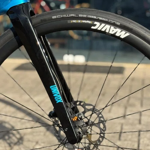 BICICLETA SPEED CARBONO SWIFT UNIVOX COMP DISC 2025 AZUL/PRE
