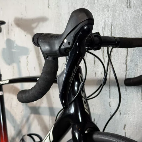 BICICLETA SPEED OGGI CARBON SHIMANO 105 22V PRETA/VERM TAM M