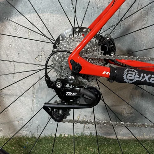 BICICLETA SPEED OGGI CARBON SHIMANO 105 22V PRETA/VERM TAM M