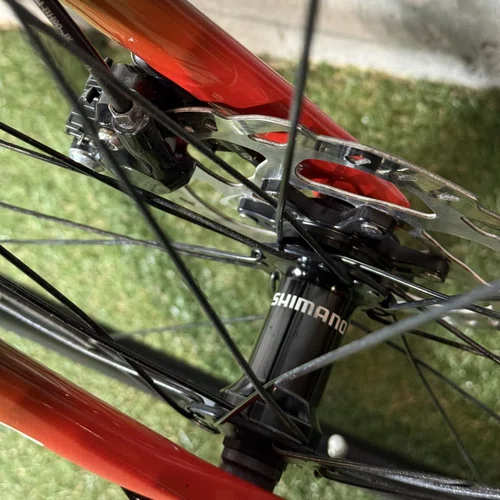 BICICLETA SPEED OGGI CARBON SHIMANO 105 22V PRETA/VERM TAM M