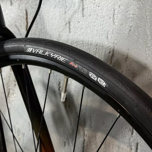 BICICLETA SPEED OGGI CARBON SHIMANO 105 22V PRETA/VERM TAM M