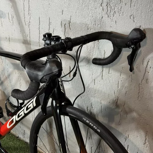 BICICLETA SPEED OGGI CARBON SHIMANO 105 22V PRETA/VERM TAM M