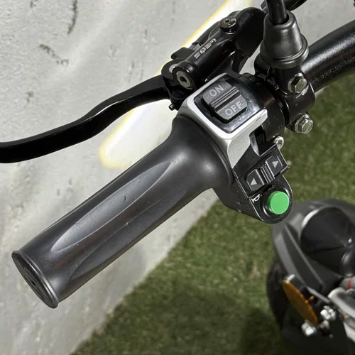 SCOOTER ELETRICA MUV FLOW 1000W 48V FREIO HIDRAULICO PTO/VD
